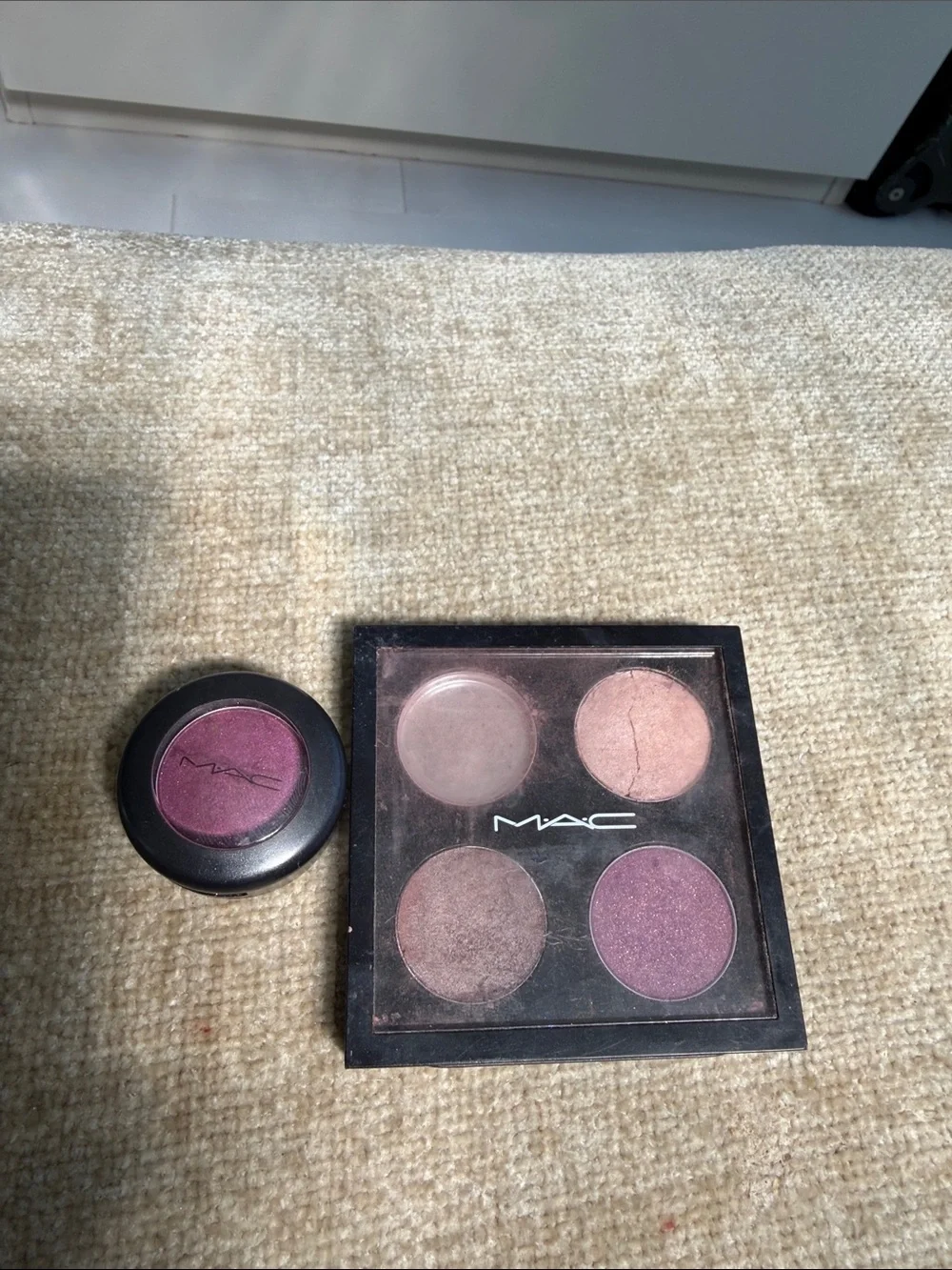 MAC Cosmetics Plum & Mauve Eyeshadow Quartet with Single Berry Shadow